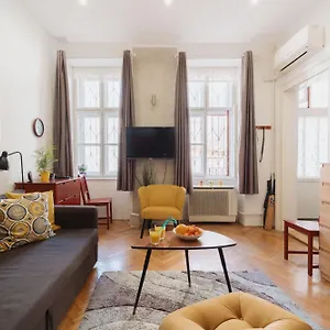 https://smart-newly-refurbished-studio-flat-in-prime-central-budapest.inbudapesthotels.com